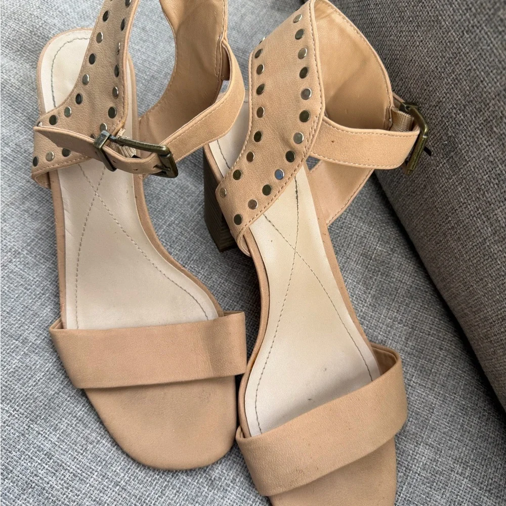 Stylish Tan Block Heel Sandals - Picture 2 of 3